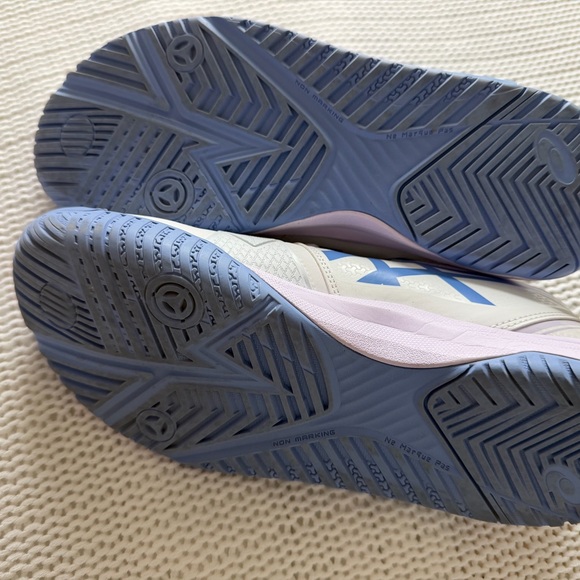 ASICS gel challenger blue and white shoes.Good for tennis or Pickel ball size 10 - Picture 4 of 9